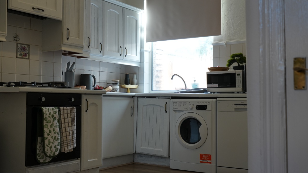 Fully equipped guest kitchen in a Coventry serviced apartment